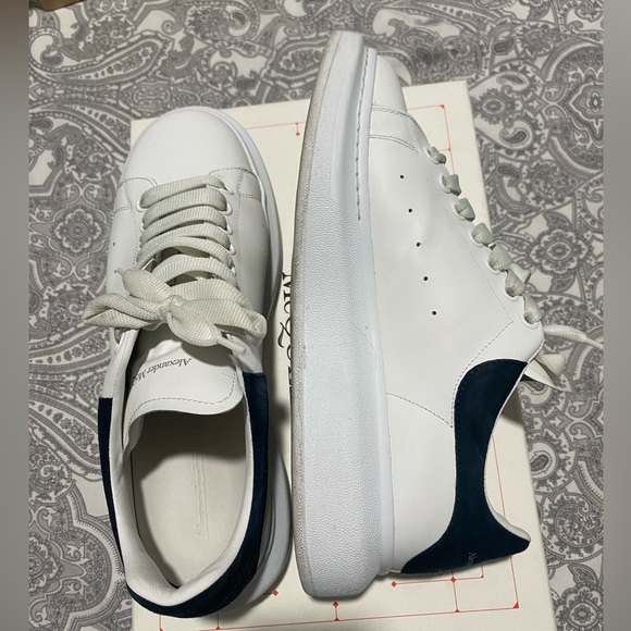 Alexander McQueen Larry sneaker “Midnight petrol” suede - Picture 2 of 4